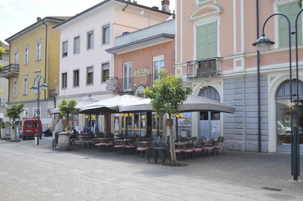 Hotel Vittoria Riva del Garda Exterior photo